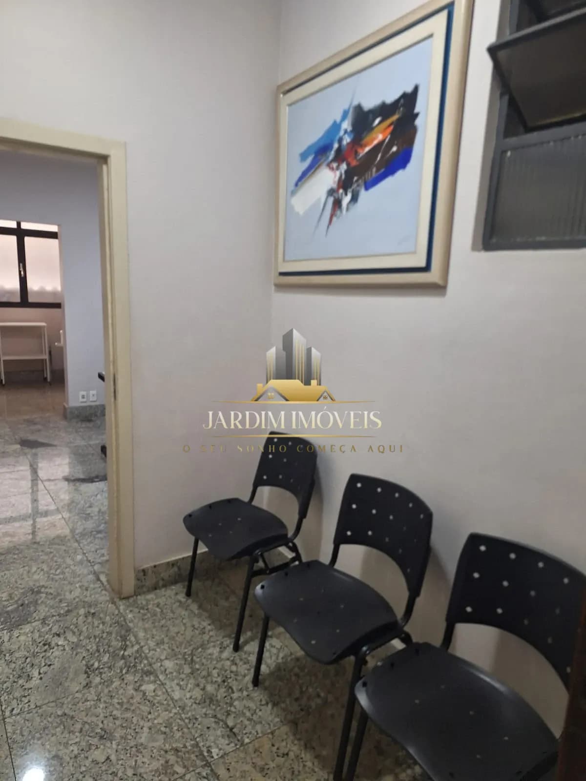 Ótima sala comercial com excelente localização.